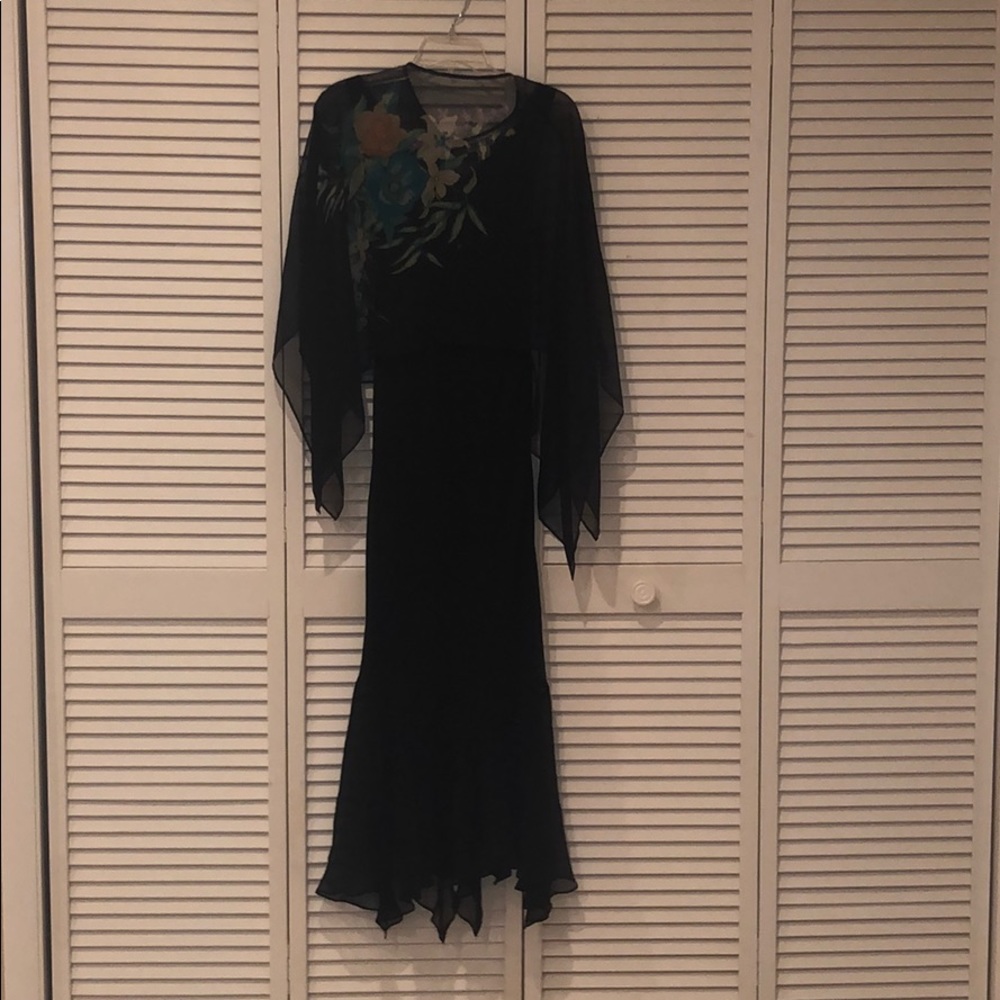 Black sleeveless long dress with shawl